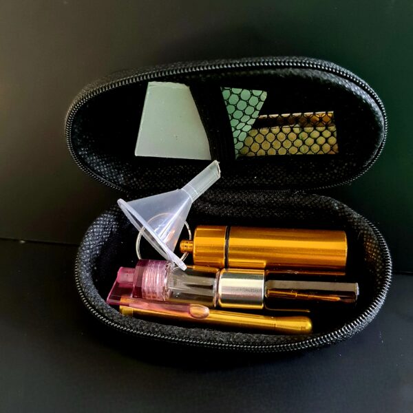 Zestaw do tabaki ze złotym pojemnikiem