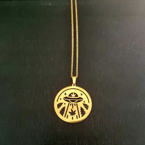 Złoty naszyjnik z UFO