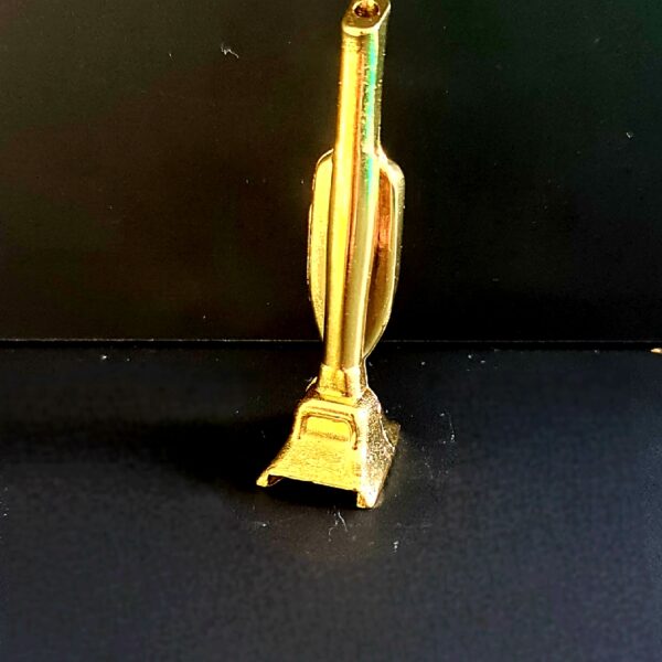 Złoty Snorter w Kształcie Odkurzacza