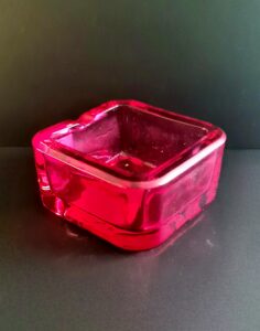 Szklana popielniczka "Red"